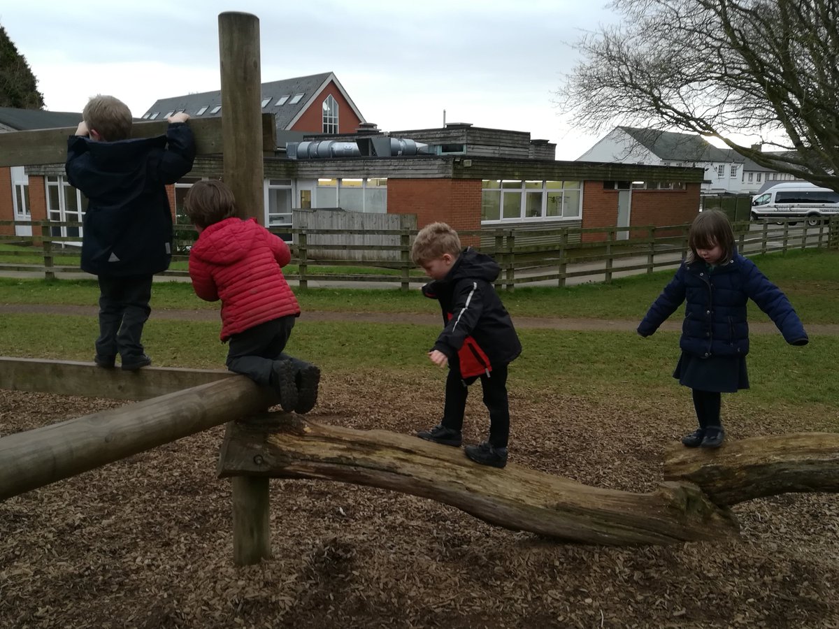 SibfordEYFS's tweet photo. Live adventurously
Taking risks is an important part of child development. We encourage the children to safely challenge themselves when they feel ready. #BeYouBeSibford #SibfordEYFS #SibfordPD #adventure #grossmotorskills #climbing #riskmanagement #Quaker #QuakerValues #eyfs https://t.co/fnIaMWzKAy