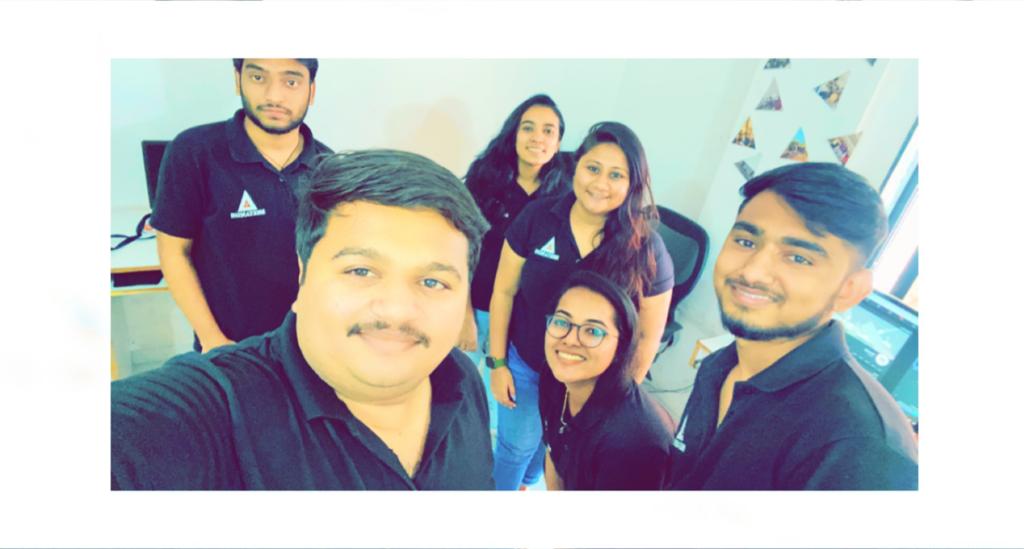 DharaTweeets's tweet photo. It was fun filled closing remarks by @Vijaygolani and @brentwpeterson at #MM22IN @MeetMagentoIN 
Hope this pandemic to be over and we all can meet in person, in GOA 😉
Here's the selfie time with happy faces and excitement for the #MM23IN https://t.co/mTqmyaRIWt