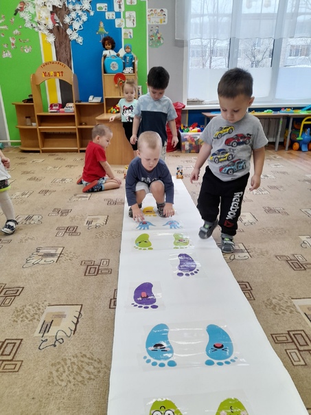 school146samara's tweet photo. Коврик "Ножки - ладошки"!
Воспитатели совместно с детьми создали пособие для занятий спортом. Пособие обучает детей удерживать равновесие, тренировать вестибулярный аппарат, помогает развивать внимательность и логическое мышление. https://t.co/MZG0TlSG8T