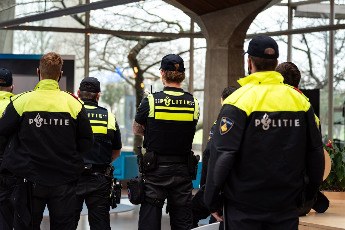 #BREAKING: Politiek dwingt politiebonden tot hardere acties. Zondag 6 februari rondom de Mars van de menselijke verbinding  in #Rotterdam, zal vier uur lang geen politie op straat zijn om de openbare orde en veiligheid te bewaken.
Persbericht: tinyurl.com/060222Rdam
#caopolitie
