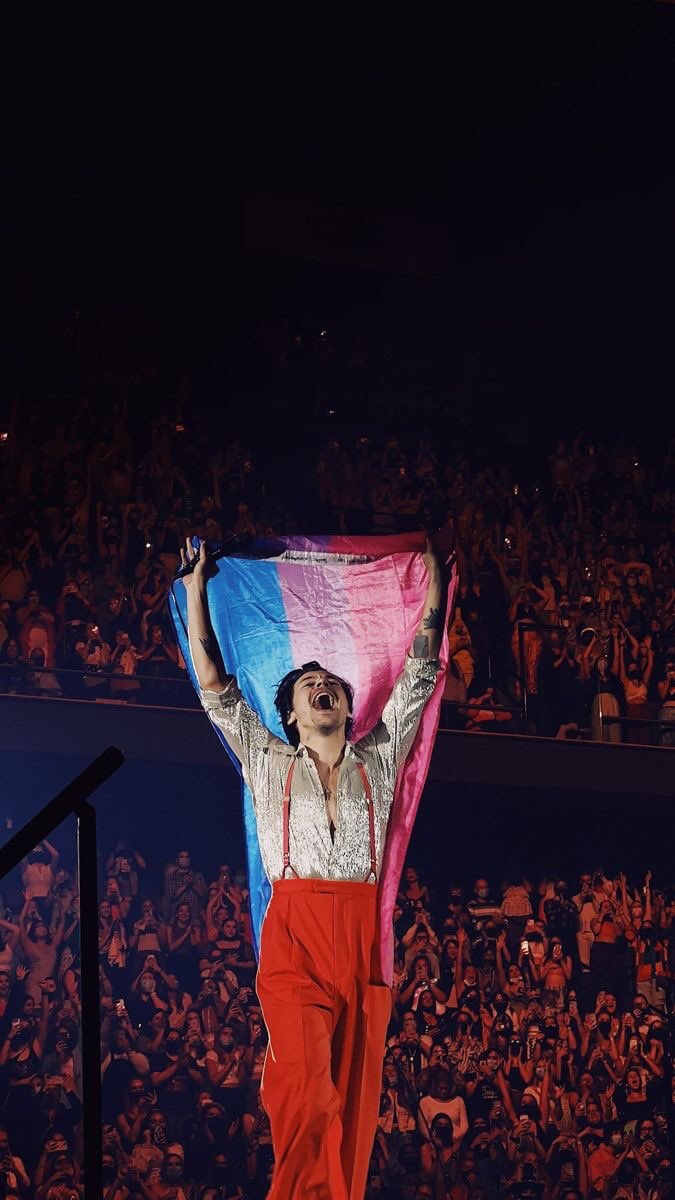 bestofhslot's tweet photo. harry styles in uncasville, connecticut https://t.co/uo3bQb41Gp