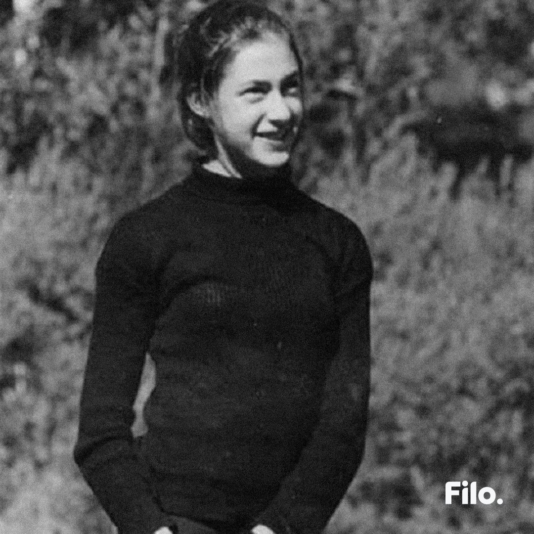⚫️A 21 años del femicidio de Natalia Melmann

Una noche de 2001, Natalia salió a bailar y no volvió más. Su papá, Gustavo Melmann, la buscó por todos lados y notó algo raro: la policía quería convencerlo de que se había fugado