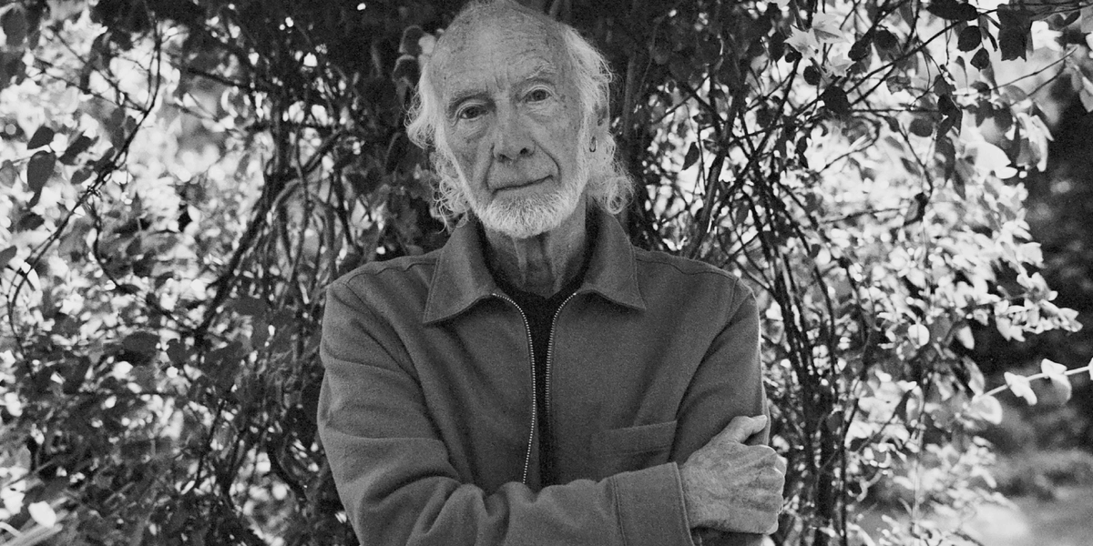 "An evening of poetry and love and intimacies and daffodils." 

A week today, <a href="/McgoughRoger/">Roger Mcgough</a> will be performing at <a href="/LivEveryPlay/">Liverpool Everyman & Playhouse theatres</a>. 

This fabulous photo was taken by <a href="/Allan_Melia/">Allan Melia</a> when we interviewed Roger for #AlmostLiverpool8.

🎟️everymanplayhouse.com/whats-on/roger…