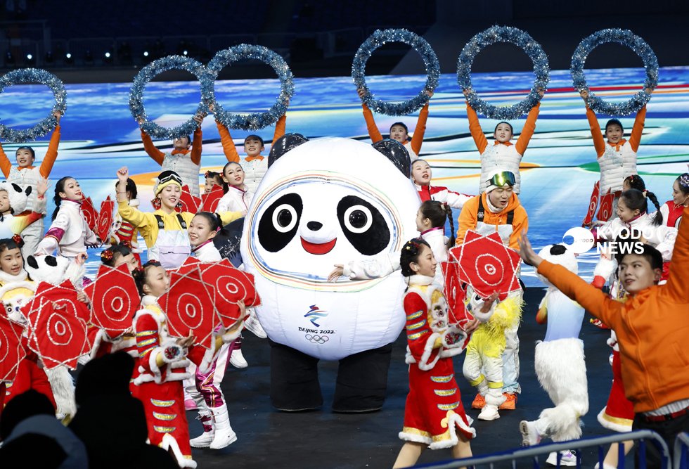 目が全く笑ってないしパワーで全て解決しそう 北京冬季五輪のマスコット ビンドゥンドゥン が気になる Togetter