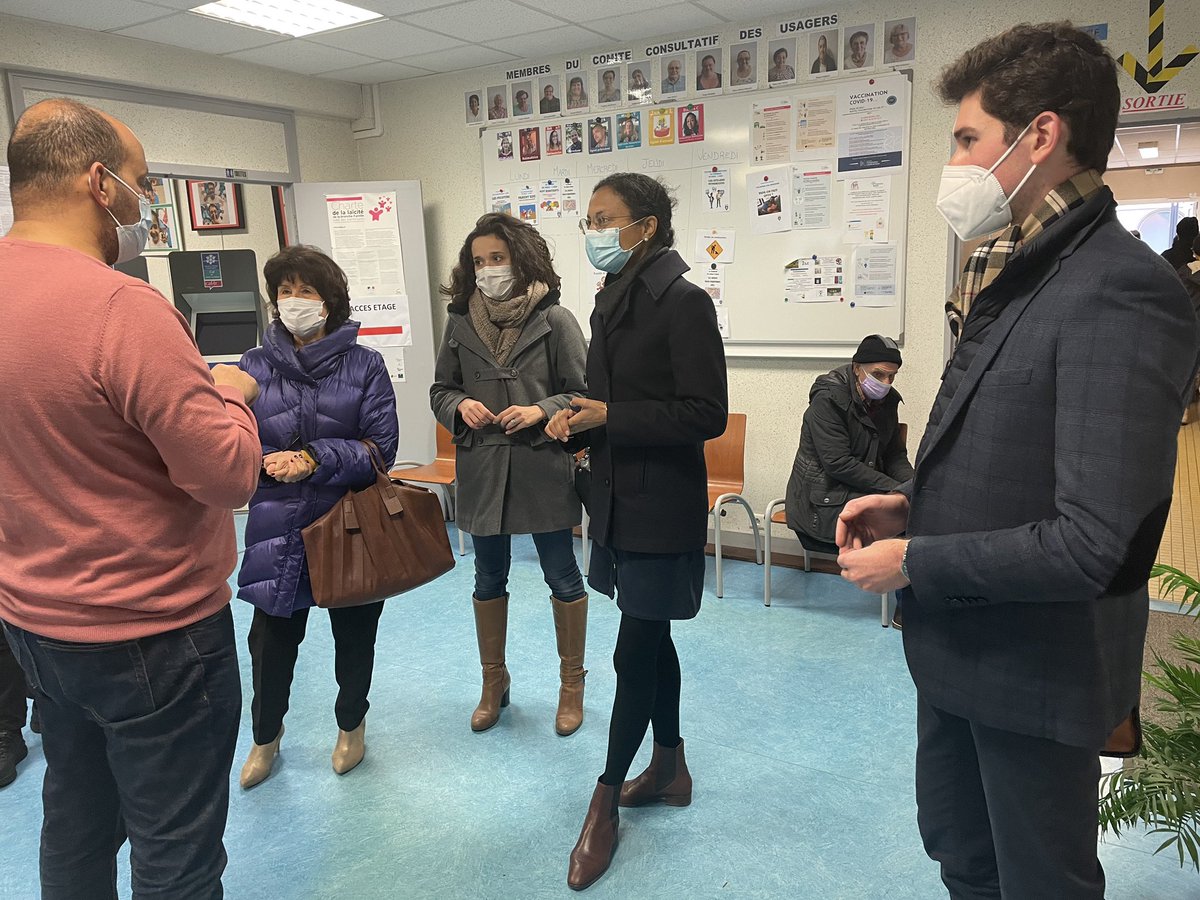 Prefet77's tweet photo. #COVID19
La Préfète déléguée pour l'#ÉgalitéDesChances aux côtés du #CCAS de #Melun et du #CentreSocial Montaigu, pour la #Vaccination des habitants de l’ @AggloMVS grâce au bus #fraternel en #QuartierPrioritaire de la #PolitiqueDeLaVille.
Partenaires mobilisés pour la #santé ! https://t.co/D1uS2zrkVz