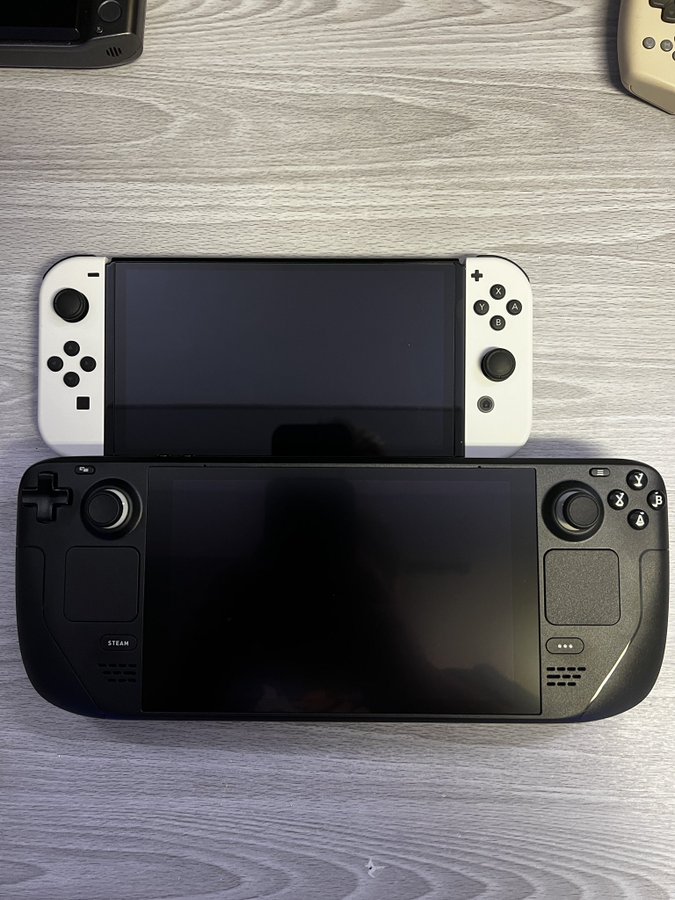 InstantGamingRU's tweet photo. Сравнение Steamdeck с бананом, Nintendo Switch Oled, Playstation Vita и геймпадом WiiU

https://t.co/LT2FVhwcba
https://t.co/o8mnKjtic2 https://t.co/g0ayIk8KmU