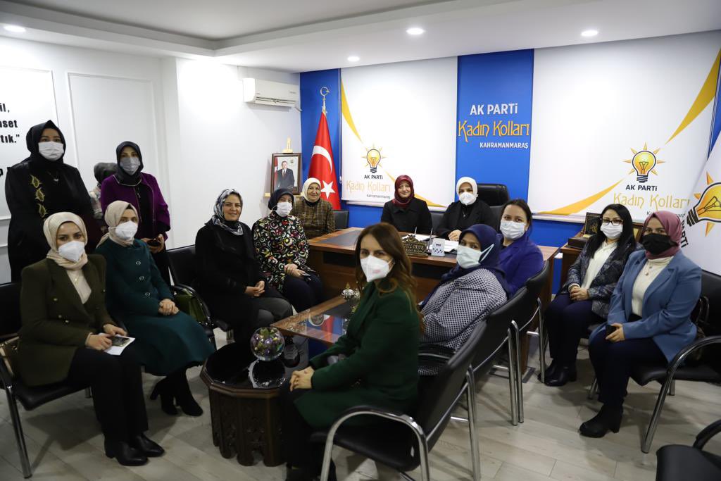 aysekesir's tweet photo. AK Parti Kahramanmaraş İl Başkanlığı ve Kadın Kolları Başkanlığımızı ziyaret ettik.

Yoğun mesailerinde her birine kolaylık diliyorum.  @AkKahramanmaras @akkadinmaras https://t.co/tZoL8bhLoM