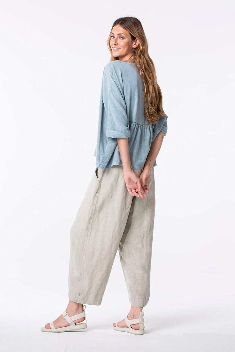 NEW IN * NEW IN * NEW IN *

The jogging-style inspired trousers Palmspring are made from a linen-lyocell fabric blend. 

Shop ISCHIKO® Trousers Palmspring / Lyocell-Linen-Mix

#OSKA #ISCHIKO #Newin #SS22 #SpringSummer22