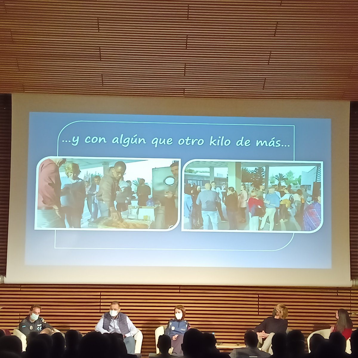 Dinamiascm's tweet photo. La @policiaelche defiende un modelo de policía comunitaria y de proximidad y apunta al #ProyectoCLARA como un punto y seguido para seguir trabajando con todas las entidades y asociaciones en una ciudad más tolerante, inclusiva y segura. Gracias de corazón https://t.co/ybiTEAgKJN