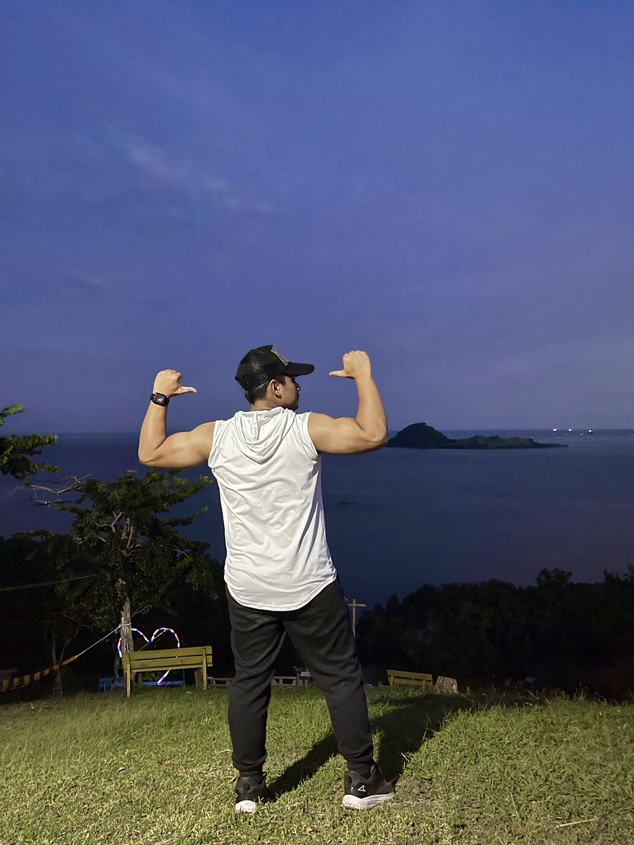 ryxnmxlvk___'s tweet photo. another #BackChallenge ? https://t.co/2btLcVd1ns