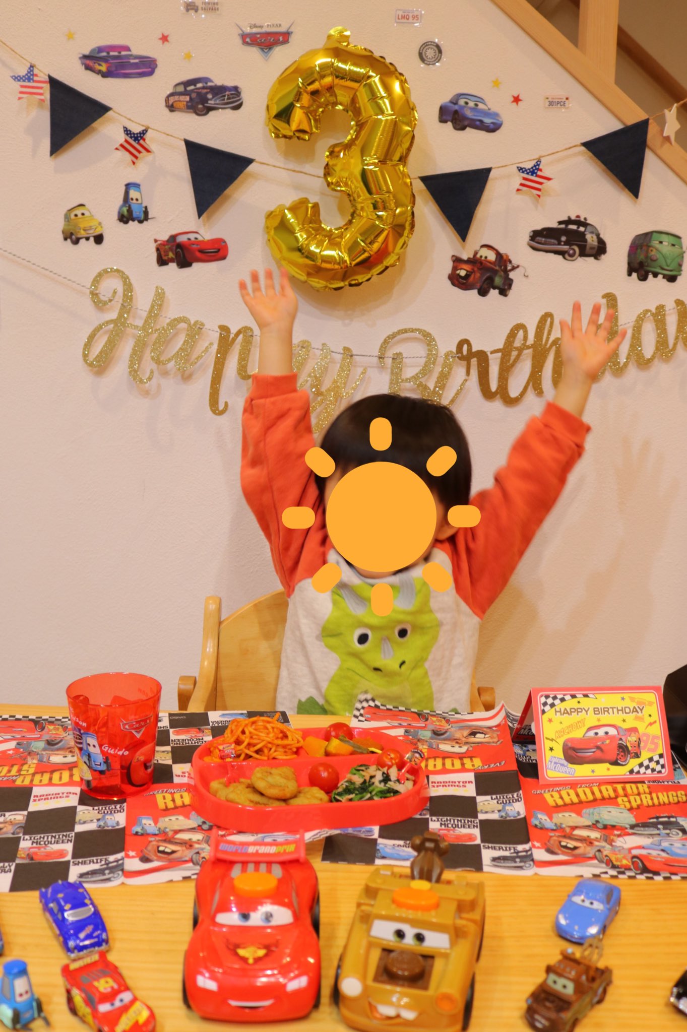 西岡 莉央 Rio Nishioka 大好きなカーズいっぱいで お祝いできました 100均のいろいろで飾り付けここまでできたので自画自賛してる しばらくこのお部屋で過ごします Happy Birthday 3歳誕生日 Cars T Co 5fyo7qlzgu Twitter