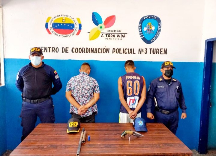 prensakike's tweet photo. #Portuguesa: Operativo policial arrojó cinco detenidos y varias armas incautadas: https://t.co/72XwqmCAeW https://t.co/HGGNg9bYYV