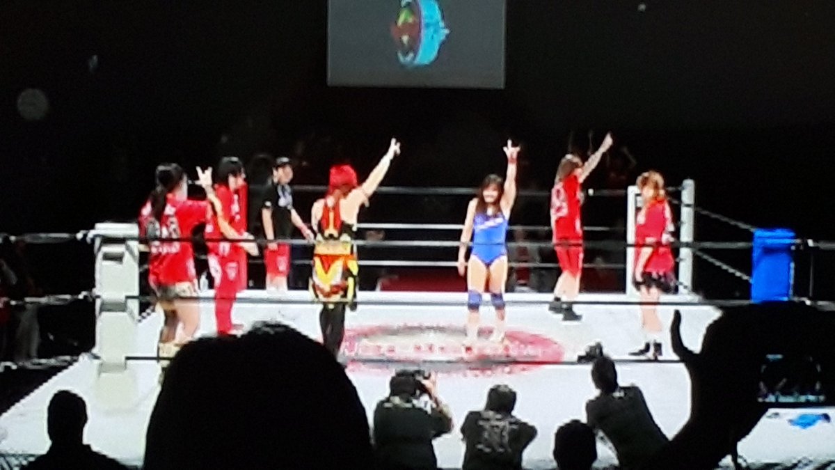 crtqy1002's tweet photo. 特典付き配信のお楽しみ袋に入ってた
2017.5.15 DVD💿
Marvelous
新木場大会🤟
エンディングでお馴染みの
「アイラブ マーベラス🤟」
が誕生した日㊗️
そして、匠さんと凛ちゃんがこれからもタッグを組み、タッグ名を募集することとなった大会🙌
その後 NEW TRAに🤟
#彩羽匠
#門倉凛
#NEWTRA https://t.co/Ua68PVcgOl