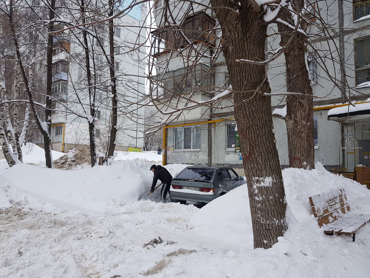 На борьбу со снегом выходят жители. <a href="/Rudakov_i_a/">Рудаков Игорь Александрович</a> , <a href="/gkh_kir63/">Отдел по ЖКХ и благоустройству</a>
