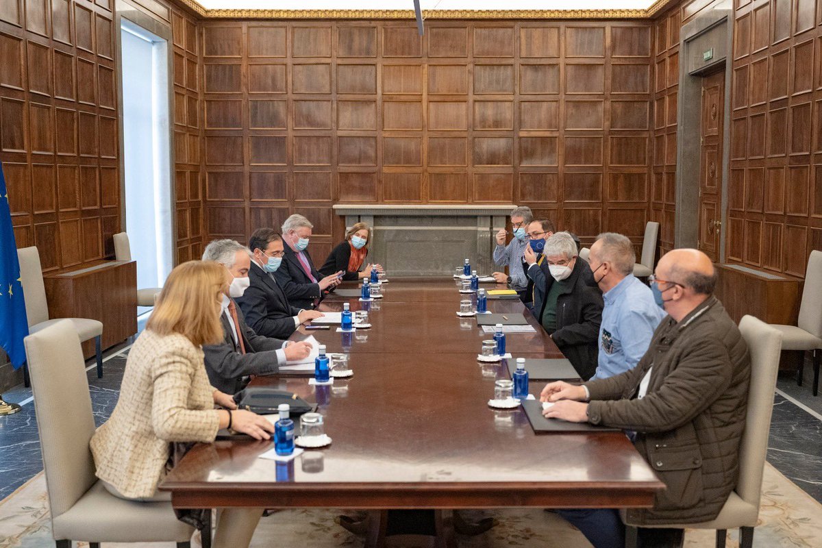 MAECgob's tweet photo. El diálogo con los sindicatos, una prioridad en @MAECgob. El ministro @jmalbares y el Subsecretario L. Cuesta tratan con los principales sindicatos representados @CCOO @UGT_Comunica @CSIFnacional #Sisex temas como la modernización del servicio exterior, teletrabajo y conciliación https://t.co/af10YFMpwY