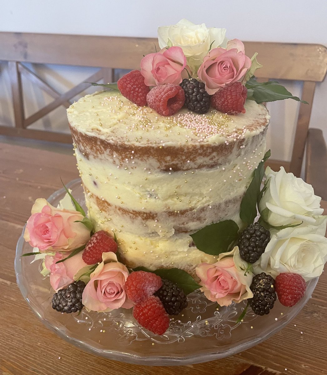 Cake is done 💖💖💖💖 think I might take it to number 10 for an ambush😜😜😜😜 #JohnsonOut11 #EnoughIsEnough