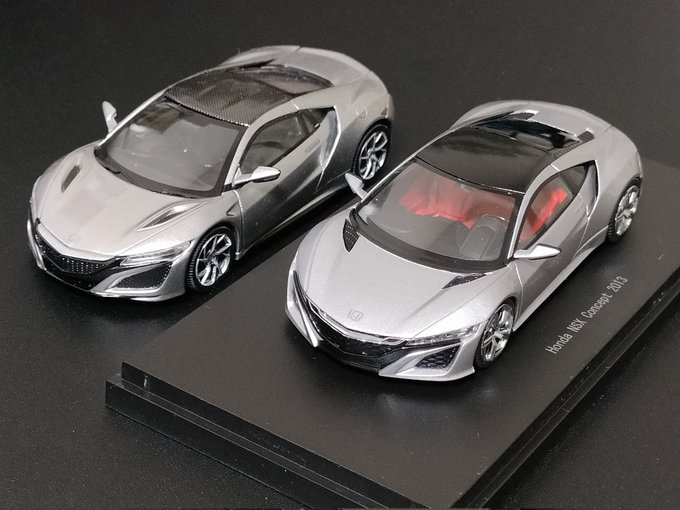 通常版アキュラと
メーカーの違いもあるだろうけどボディの色味や後ろのガラスの処理が違う感じ
なお、前買ったのは前輪がやや癒着してて転がせなかったが今回は転がせはする
後輪やや錆びてるけどww
台座対策か何気にタイヤがゴムじゃないのかな
しかしまぁお手頃価格で買えて嬉しいぜ!! 