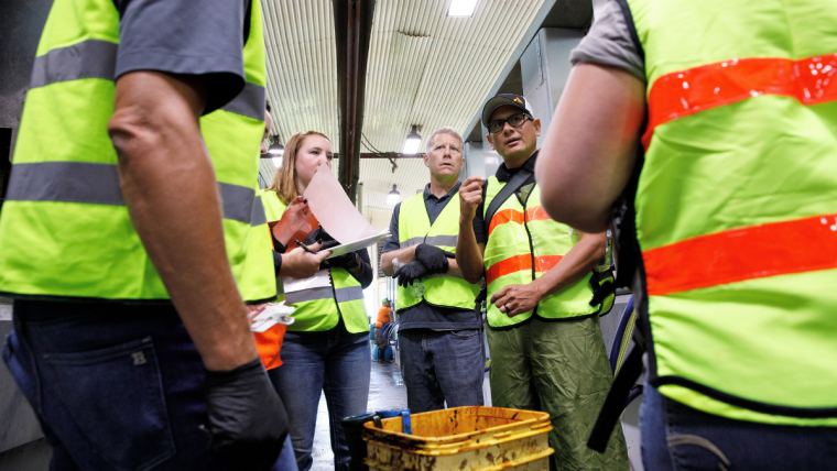 AlltechLA's tweet image. Descubre por qué las evaluaciones para un empleo y las pruebas de personalidad pueden impulsar mejoras en los resultados de contratación y beneficiar así la productividad en las lecherías. 
👉bit.ly/3sh4Vjh
#ganadolechero