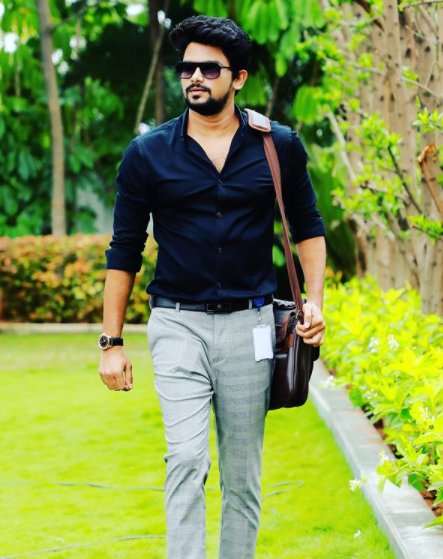 Always_Swaroop's tweet photo. New Journey Begins , First Debut Film of  VJSunny SakalaGunabhi Rama

Wishing You All the Very Best for Your Future Machaaa , Fantastic Future Ahead  @VJSunnyOfficial  

VJSUNNY   FOREVER  ⛤💥

#SakalaGunabhiRamaTrailer

#VJSunny      ||       #Sunny https://t.co/GNHPm4nA3X