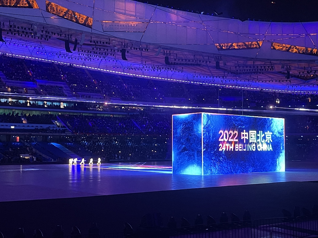 CGTNSportsScene's tweet image. 🤩The symbol of &quot;#StartofSpring&quot; (#立春 in Chinese, 1st solar term of the year) appears in the #Beijing2022 #OpeningCeremony &amp;amp; some other beautiful moments on spot!!

#WinterOlympics #Olympics @li_xiaosi @CaoYi_MFA @salahzhang @CGMeifangZhang @ZhaLiyou