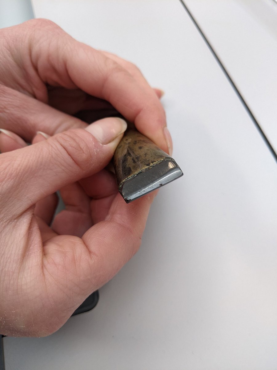 amazingMeagen's tweet photo. Any advice on how to grind this burnishing stone back into use - hematite?
@joumajnouna @sarajcharles
#ConservationTools #BookbindingTools https://t.co/CrYcT7ske6