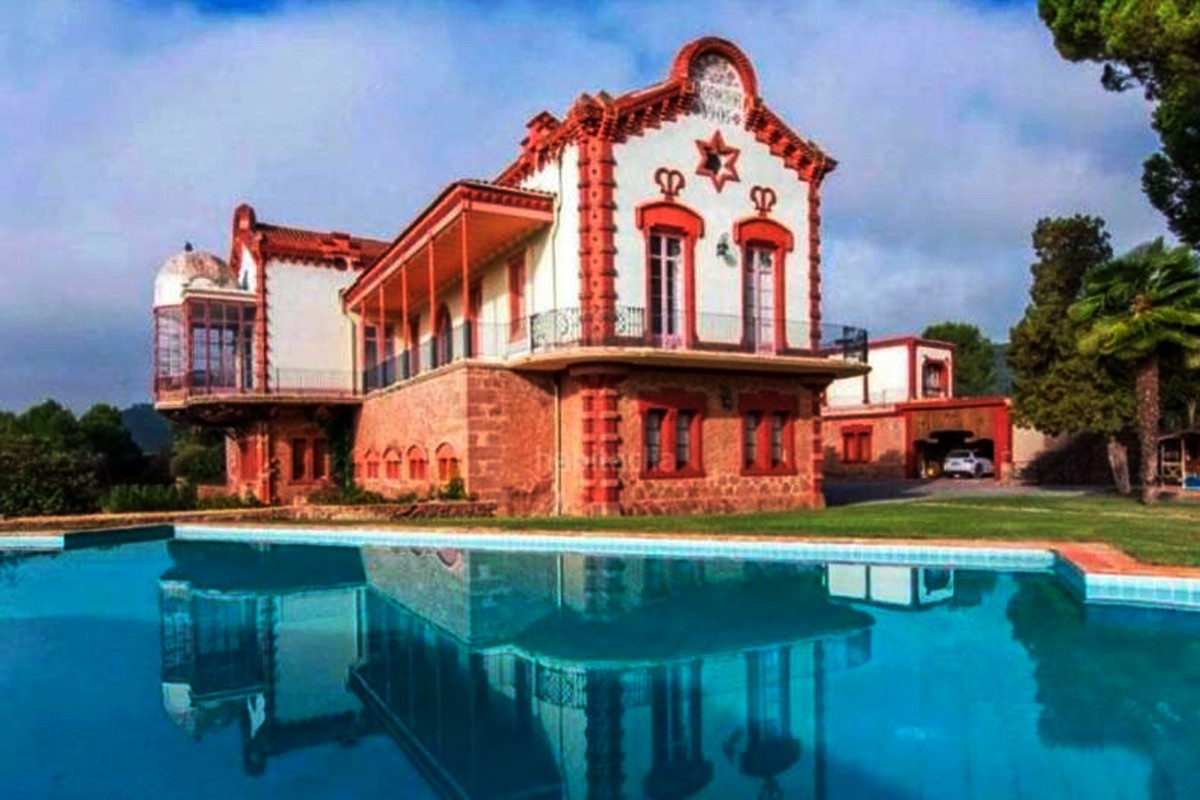 dariusbruna's tweet photo. OMG!!!!
La parella de Rosalía, Rauw Alejandro, compra una casa modernista a #Manresa https://t.co/rHgYrwwdRP https://t.co/88Mrk3Dwnx