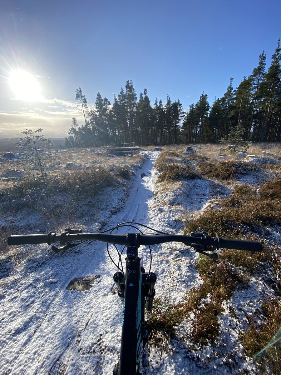 DimitrisChriss's tweet photo. #ActiveEveryDay challenge Day 4. Snowy Dallas today! What a difference a day can make! That’s why I love mountain biking so much! It keeps things interesting! @moraycsh @sportinmoray #mtbaddict https://t.co/hJSdN943S9