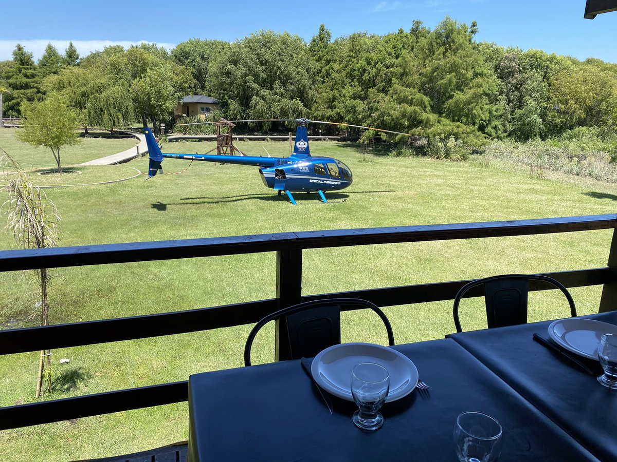 Disfrutando de una comida en el Delta acompañados de un R66 <a href="/Robinson_Heli/">Robinson Helicopter Company</a>