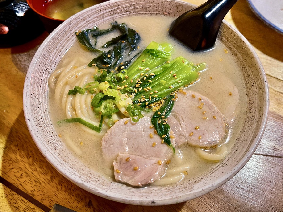 กินไม่เกิน100 tweet media