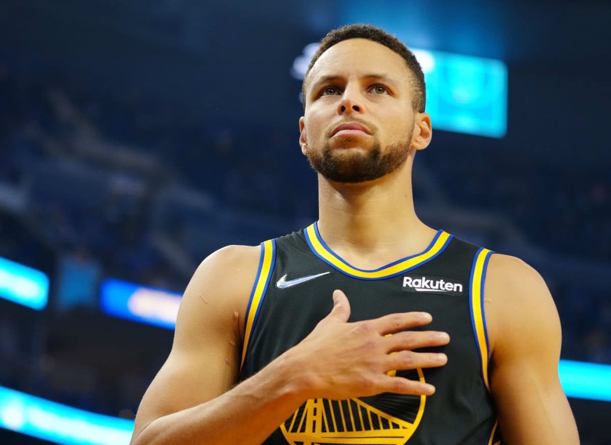 Warriors_Spain's tweet photo. 📊 Los últimos cuatro juegos del capitán:

27 PPG
5.2 RPG
7.5 APG
2 SPG
49% FG
48% 3P
Warriors 4-0

Simplemente MVP.

#DubNation https://t.co/6rDd0wK1ls