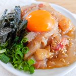 お箸が止まらない美味しさに仕上がる？!「鯛のお刺身」を使った、混ぜて乗せれば完成の簡単レシピ!