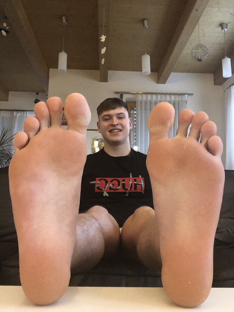 bacherhot's tweet photo. My size 15 alpha feet deserve to be worshipped🤑😈 The clip to this picture is available on
https://t.co/nrtHvE4ZCw 

@CashMastersRT @YoungMasterRT @rt_slave_ma @Retweet4Masters @RtCashmaster @FindomDebtGod @Rtsub_Jmoore @RT4Master https://t.co/GWhyHtry0g