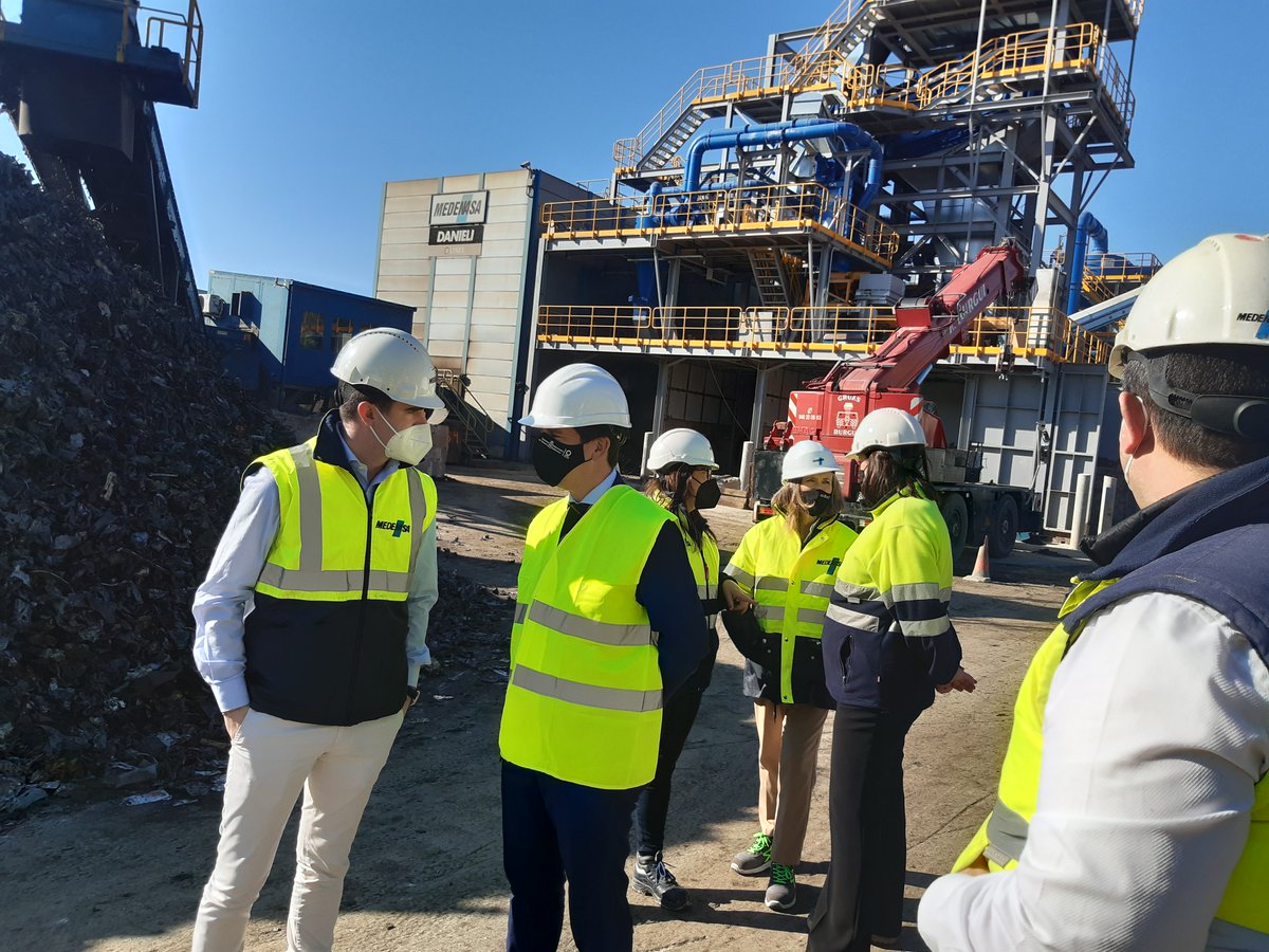 El consejero Irujo remarca la importancia de la doble transición ecológica y digital en su visita a Medenasa
👉 La empresa ha agradecido el apoyo de la Administración en los difíciles momentos vividos a finales de 2021
#Navarra
🔗 Más información: navarra.es/es/-/el-consej…?