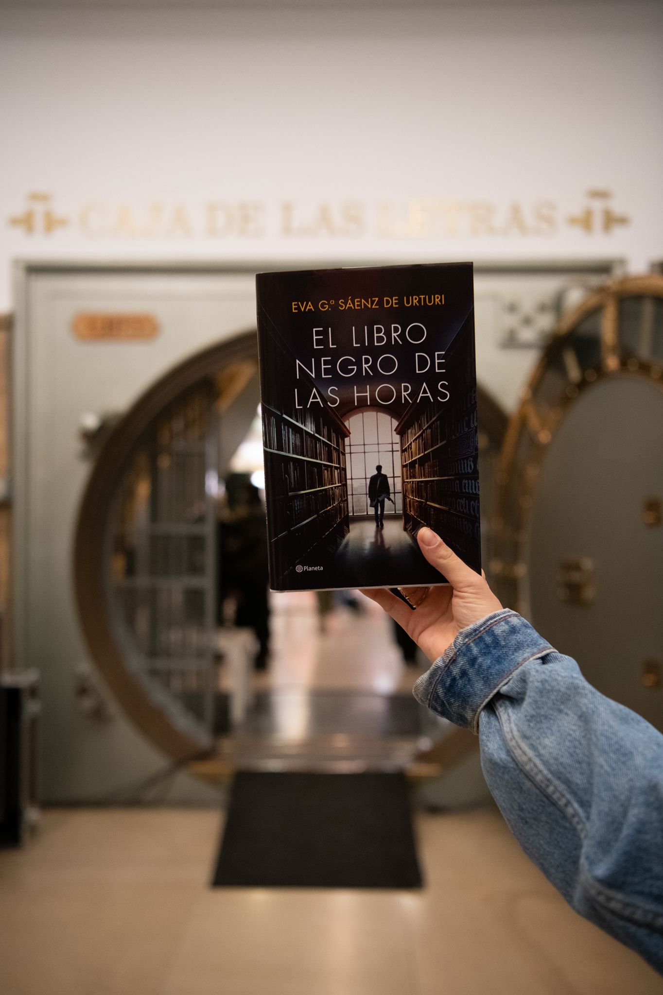 Editorial Planeta on X: 📢 ¡SORTEO! ¿Quieres ganar un ejemplar de «El  libro negro de las horas», de ​​Eva García Sáenz de Urturi? Solo tienes  que: 👉Seguirnos ⚠️Hacer RT 🧑‍🤝‍🧑Etiquetar a dos