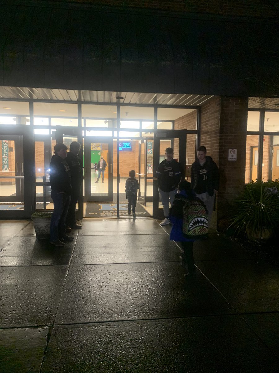 No morning lifts today, but we got out early to open doors and say hello to some great kids at Karns Elementary School! Have a Great Day and Go Beavers! #TEAM #HoldTheRope