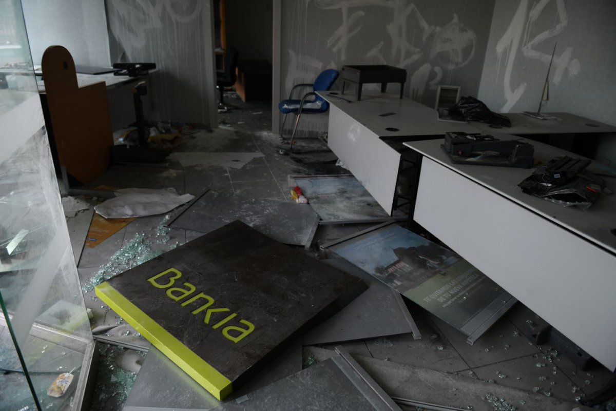 Carolalon1's tweet image. Los vecinos de La Poveda, en Arganda, no tienen ningún cajero automático en su barrio. 

6.000 habitantes que para hacer cualquier gestión bancaria tienen que recorrer más 5km.

Así están hasta 37 municipios de la Comunidad, aunque luego el Gobierno mienta diciendo lo contrario.