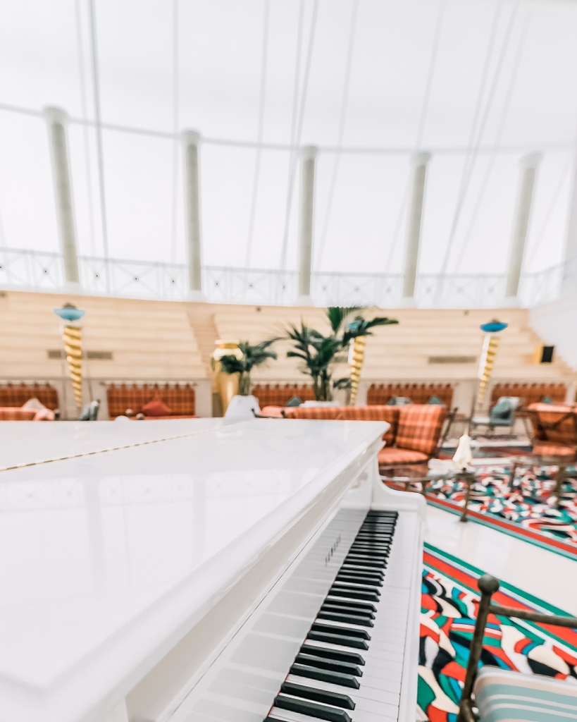 Bathed in light the #TaliseSpa amphitheatre is the perfect space to relax before or after an indulgent treatment | bit.ly/TW-TaliseSpa-B… - #TimeExceptionallyWellSpent #BurjAlArab #JumeirahHotels