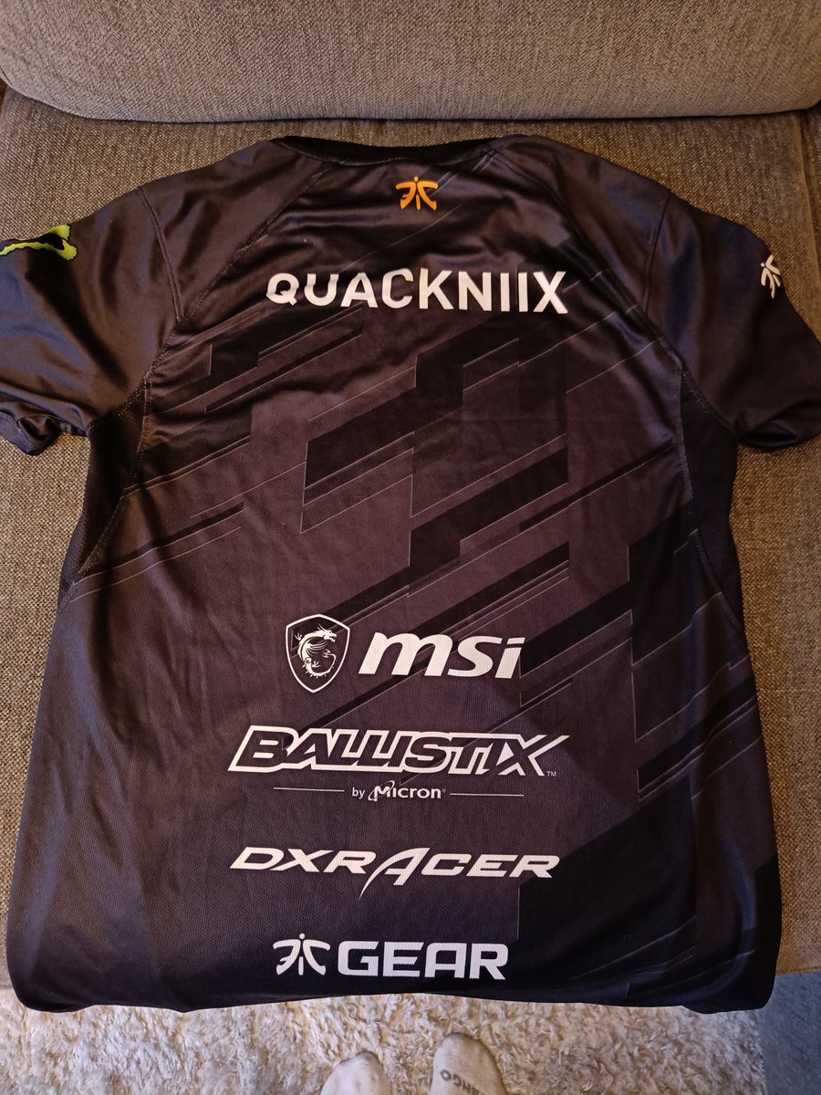 GIVEAWAY TIME! 
Like 
Follow
Retweet  
FOR A CHANCE TO WIN ❤️

Giveaway ends next Friday (11th February) 

2 more jerseys will be raffled out on stream this weekend