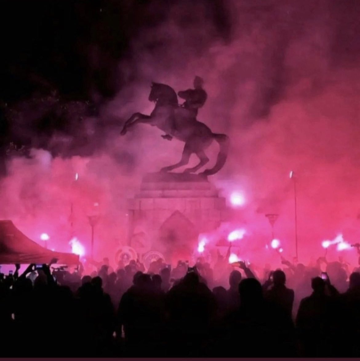 Sevgimizi, Saygımızı ve Özlemimizi asla YOK edemezsiniz.

Tam aksine böyle devam edin tüm bu duygularımızı 10 ile çarpıyorsunuz…