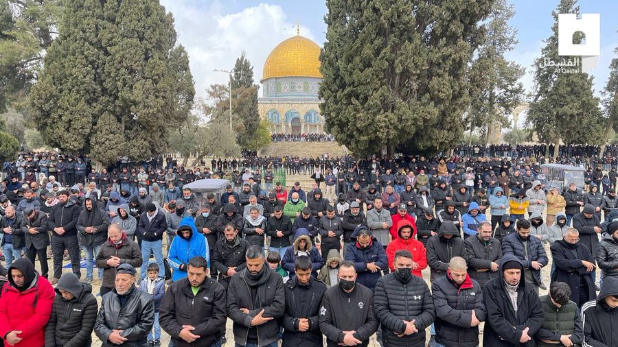 IFyou_611's tweet photo. 🇵🇸 Sekitar 40.000 jamaah Palestina menunaikan shalat Jumat, di Masjid Al-Aqsha, di Al-Quds, hari ini dalam cuaca hujan.  ❤

#SaveAqsha
#FreePalestine ❤🇵🇸 https://t.co/b4S3IGMJyi