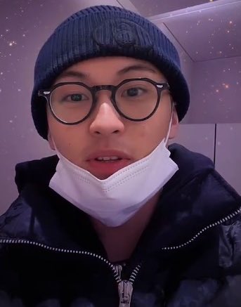 njmlvm's tweet photo. mark dijo que estaba muy agradecido por todo el apoyo, mencionó que hay situaciones donde los fans compran álbumes pero no sale la pc de mark asi que tienen que comprar otro álbum hasta que salga su pc, con child lo que quiere lograr es que los fans disfruten algo sin tener + https://t.co/GMdfpltMfW