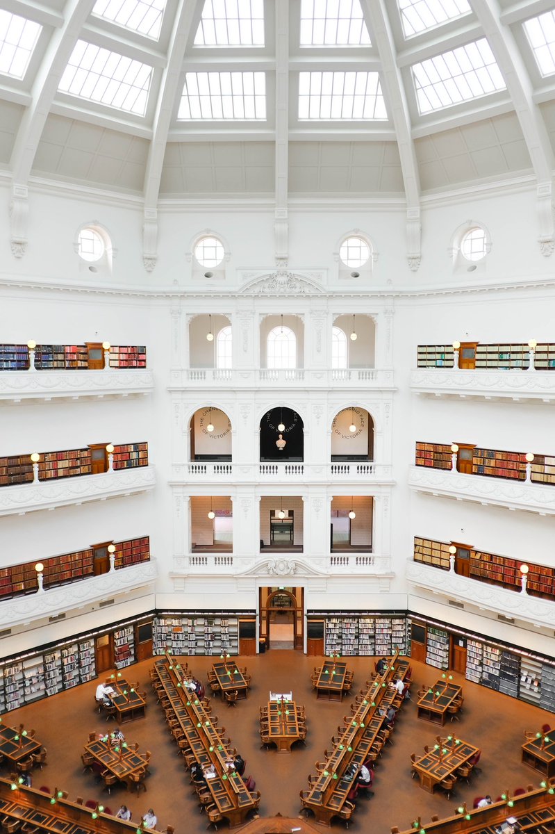 Statue Library Victoria 
#melbourne