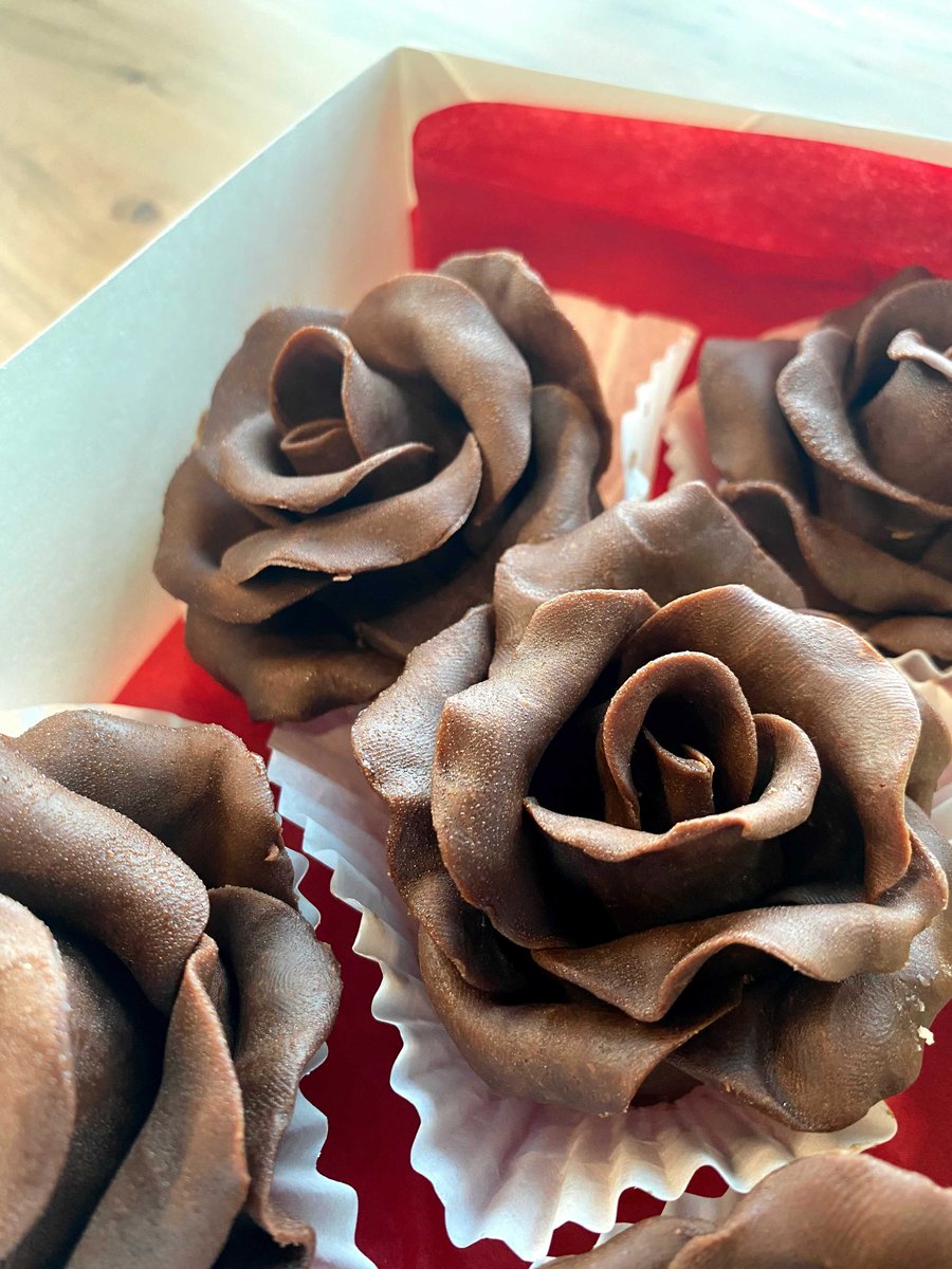 fruit_nl's tweet photo. Featured: ‘Valentines Roses’ 12pk 🍓 🍓 🍓 

Who says you need to contain your love to just one person?! With this beautiful assortment, you can share your love with everybody! https://t.co/BpRBsy5NdI