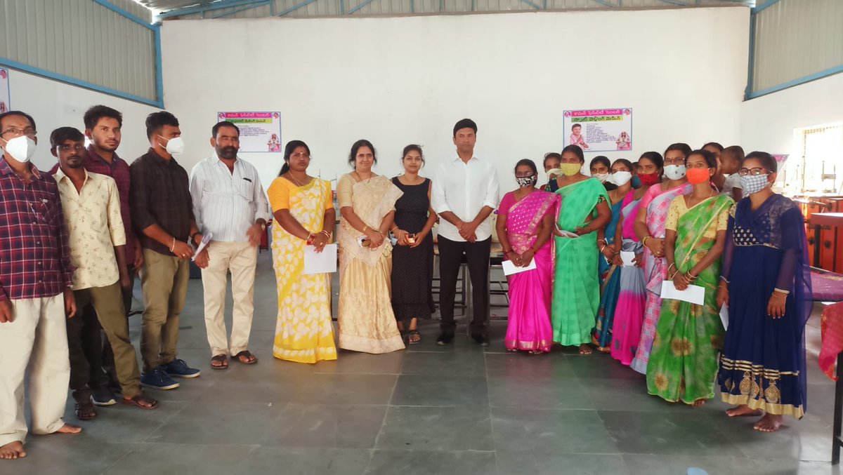 MarriRajasekar's tweet photo. Visited Common facility Center at Dundigal - it is indeed a proud moment to witness the #Women reaping financial benefits through their self potential, their hard work &amp; zeal towards improving their #livelihood.

Kudos to the team!!👍
#WomensArt #womenempowerment https://t.co/lCzeXES0TT