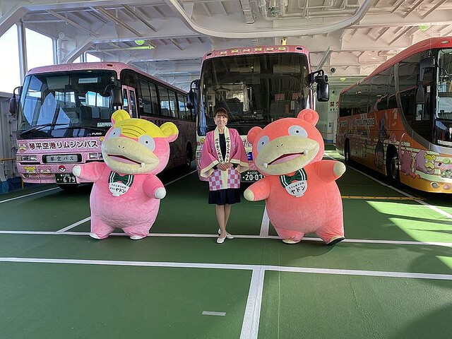 livedoornews's tweet photo. 1000RT：【やぁん】うどん県×ヤドン企画、ヤドンデザインのホテルなど登場
https://t.co/Q9tOnmg13I

うどん県PR団に任命された“ヤドン”と共にイベントを開催。小豆島フェリーや空港リムジンバス、ヤドンをデザインしたホテルの室内のラッピングなどを実施する。 https://t.co/4OjNm2JFiD