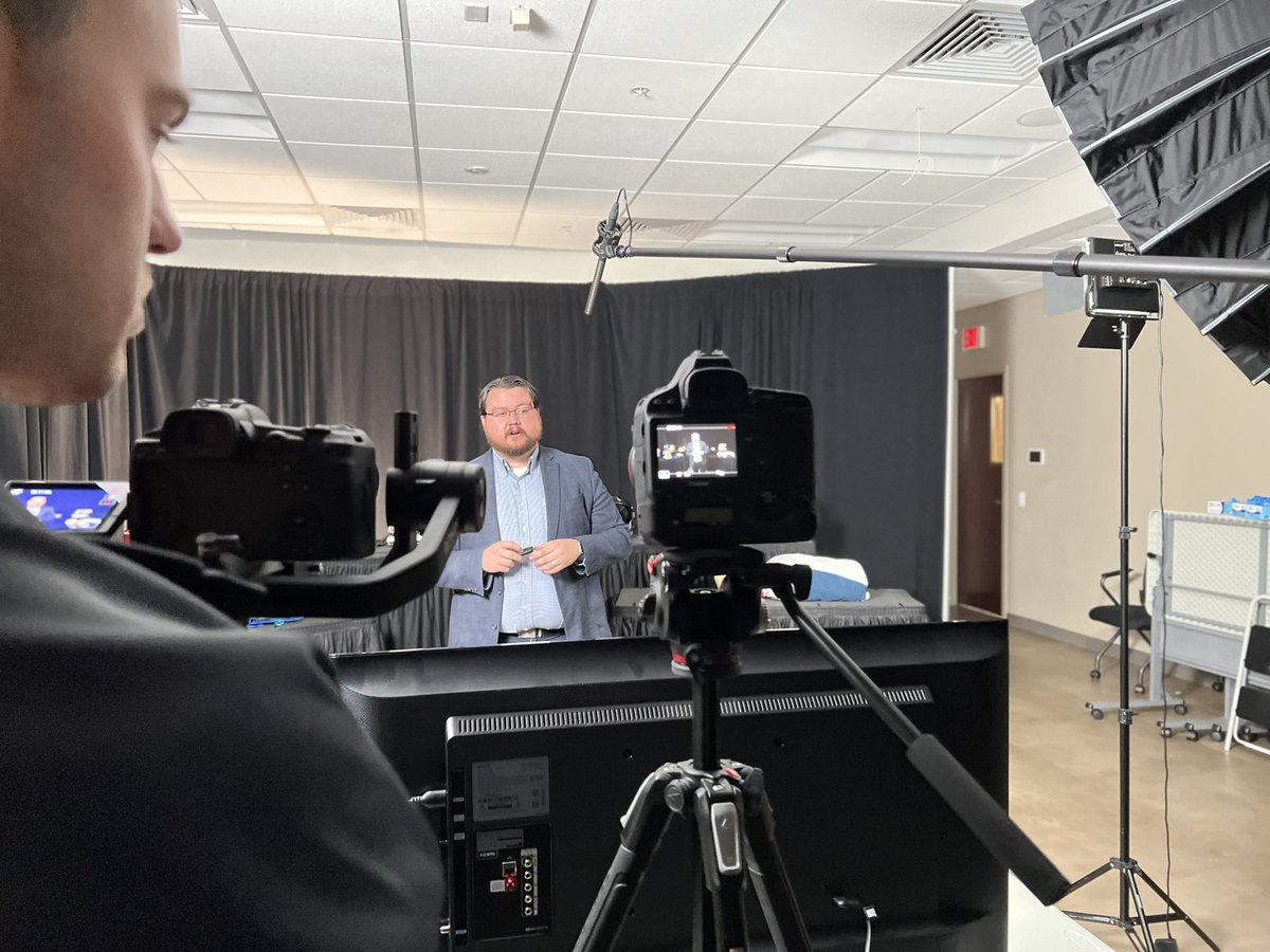 benabo's tweet photo. Day 2 begins of @faemsmd &amp; @EMLRC filming a special series we received a grant to do for special education for our state EMS providers. #EMS #FloridaEMS #paramedic #EMT #EMSphysician #EMSdocs #medicaldirectors https://t.co/oZPIAg99A4
