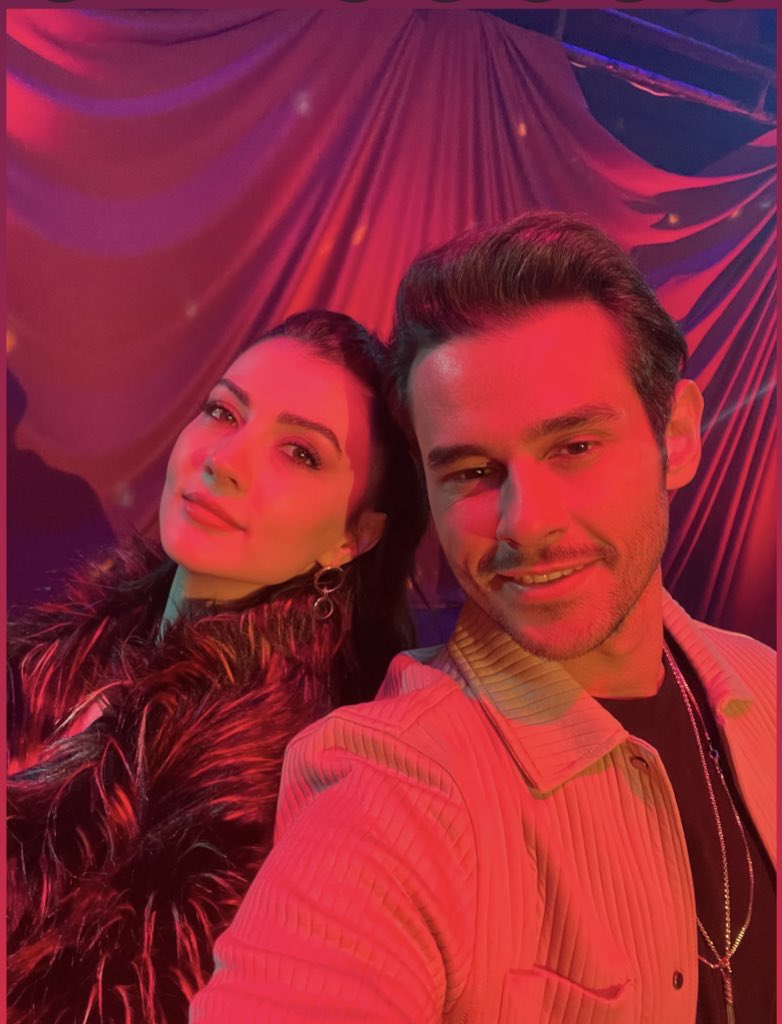 Akşama var bir sürprizimiz 💫🎤 <a href="/burcu_ozberk/">Burcu Özberk</a> <a href="/askmantikintikm/">Aşk Mantık İntikam</a> @FOXTurkiye