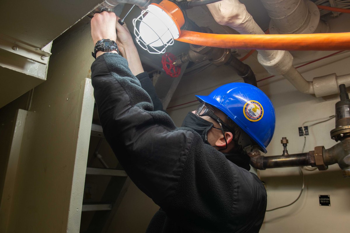 stennis74's tweet photo. Another hard week of work around the ship is completed! Take a look at the photos captured by our media team of our Sailors and contractors! #LookAhead #StayAhead https://t.co/TFfPSerdBp