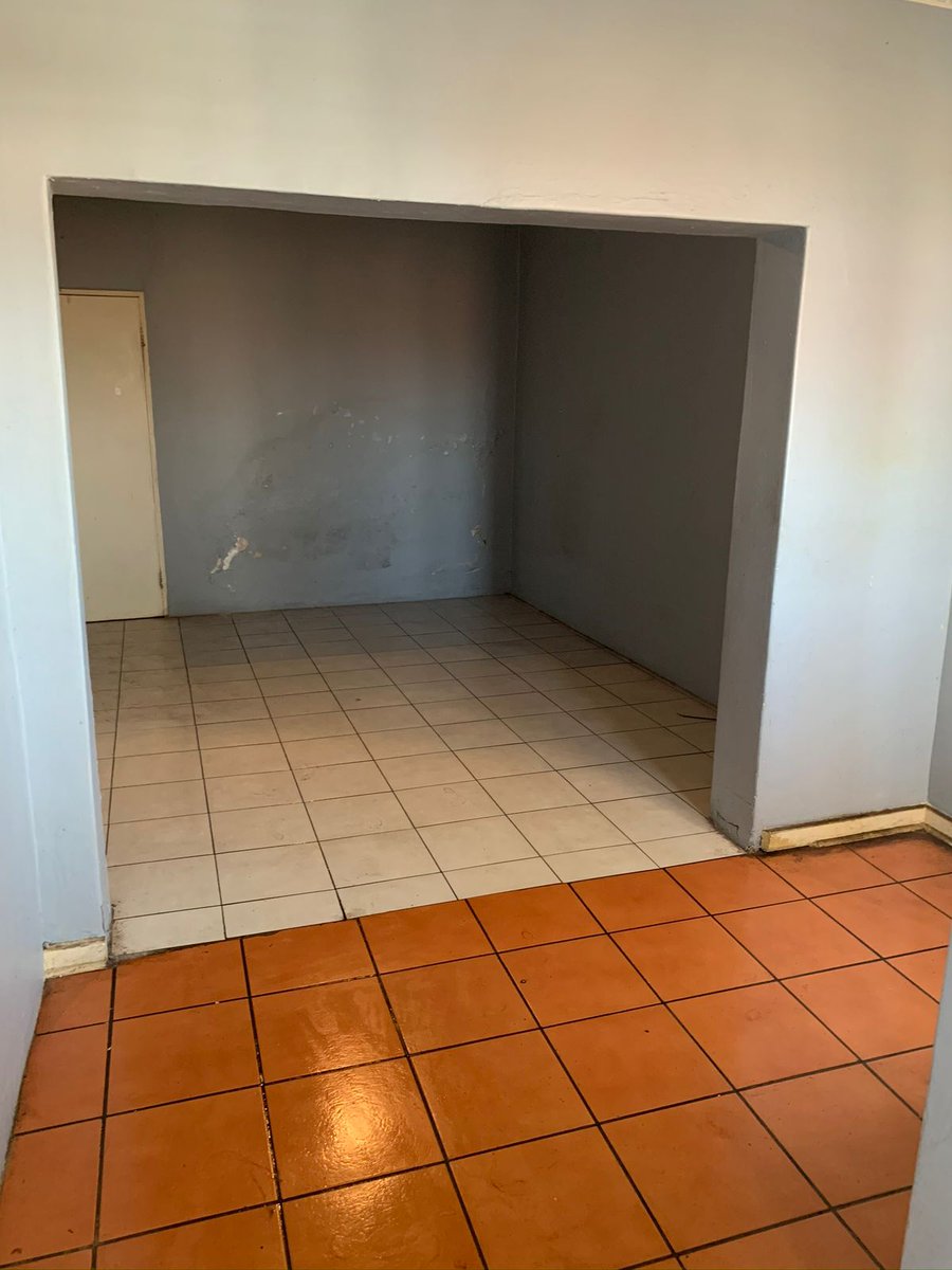 Michel_GroupSA's tweet photo. Start of the month of Love in a new home!!!😁
Michel’s Property is offering you a room to rent in Hursthill, Johannesburg😁, With Free Water, Free Electricity and a shared bathroom and kitchen https://t.co/xd6GcsI3k9
