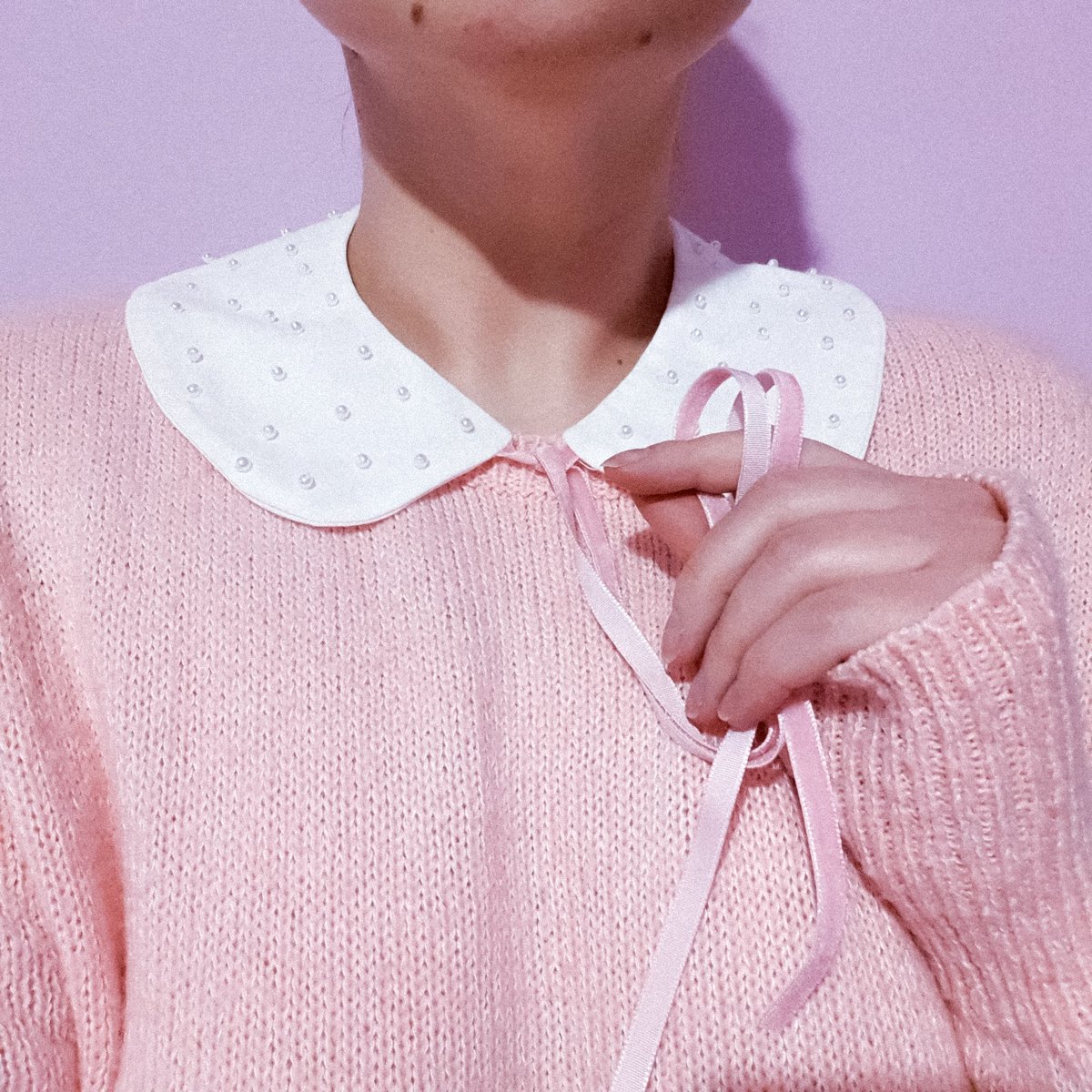 NanaSewingLab's tweet photo. Nuovo articolo nello shop: colletto cucito a mano con perline~
Daro che ci avviciniamo alla primavera o pensato di fare qualcosina di più delicato! 🌸

Se potete lasciate un like o rt~ 🥺💜
IG https://t.co/cwzpS6imZh
ETSY https://t.co/jqsSgs922t
DEPOP https://t.co/KeSoYz7FAZ https://t.co/gd5yNjp8zo
